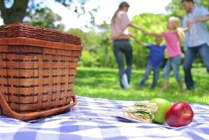Пікніки з любов'ю до природи: переваги багаторазового посуду в сезон барбекю